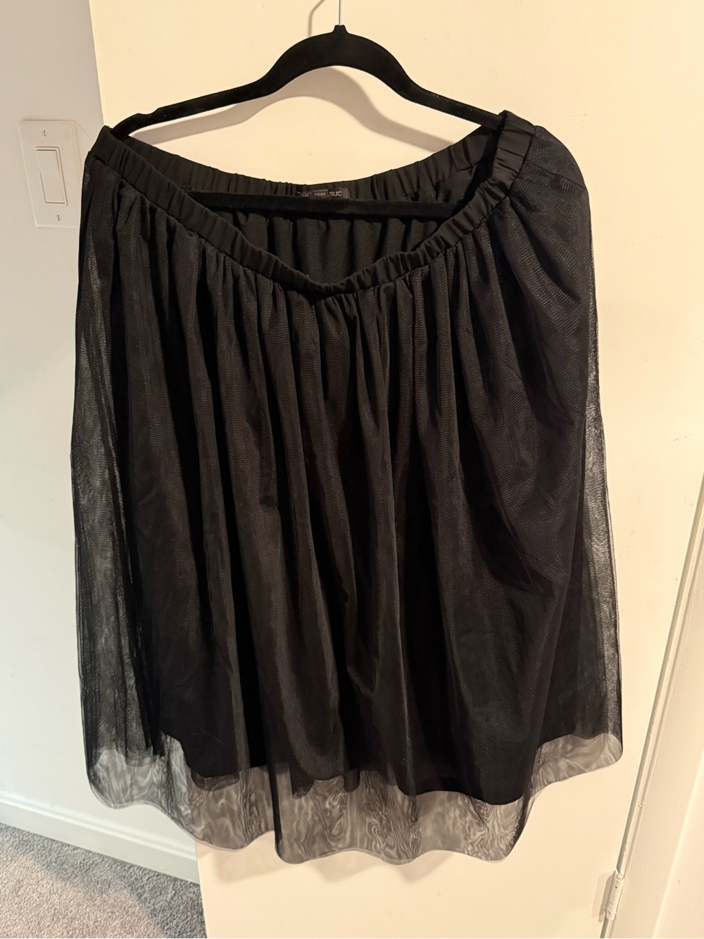 L banana republic Black tulle A-Line Skirt